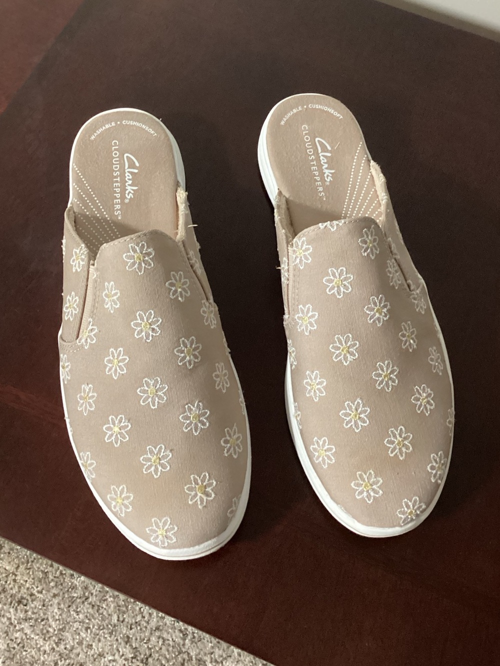 Clarks Shoe Women Size 9 Cream Floral Print Slip On Comfort Loafers Casual